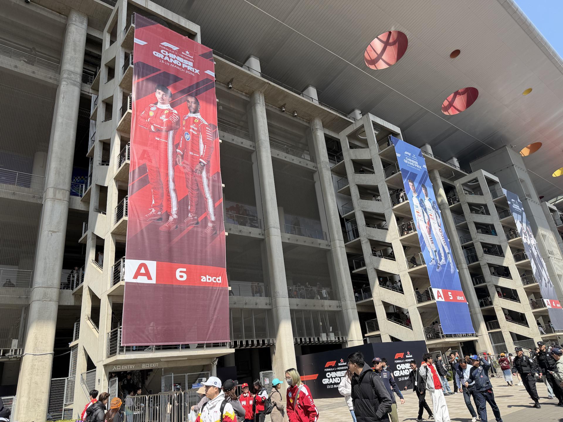 开云娱乐-当23万观众涌向赛车场,F1在上海拉爆赛事IP商业价值